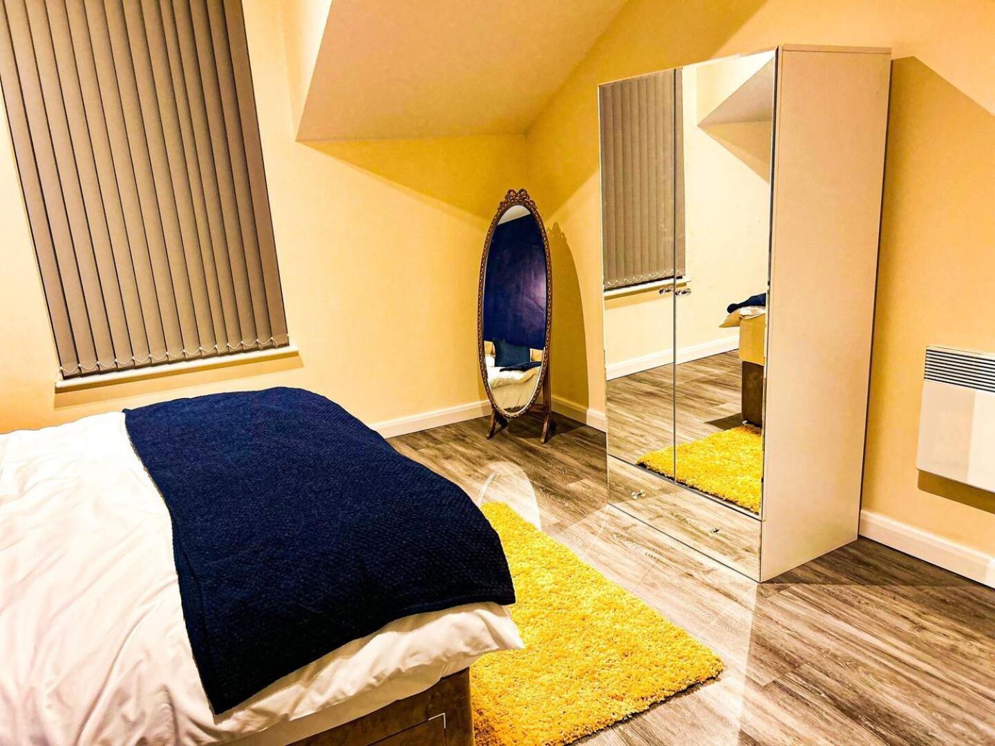 Betty'S Apartment- Metres From Train Station 哈罗盖特 外观 照片